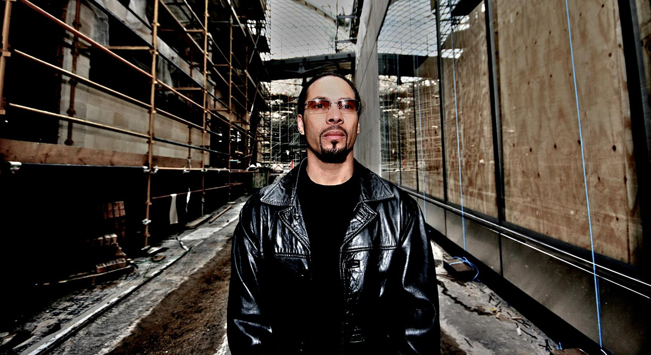 Roni Size Reprazent - In Out In the Mode - 2000 - YouTube